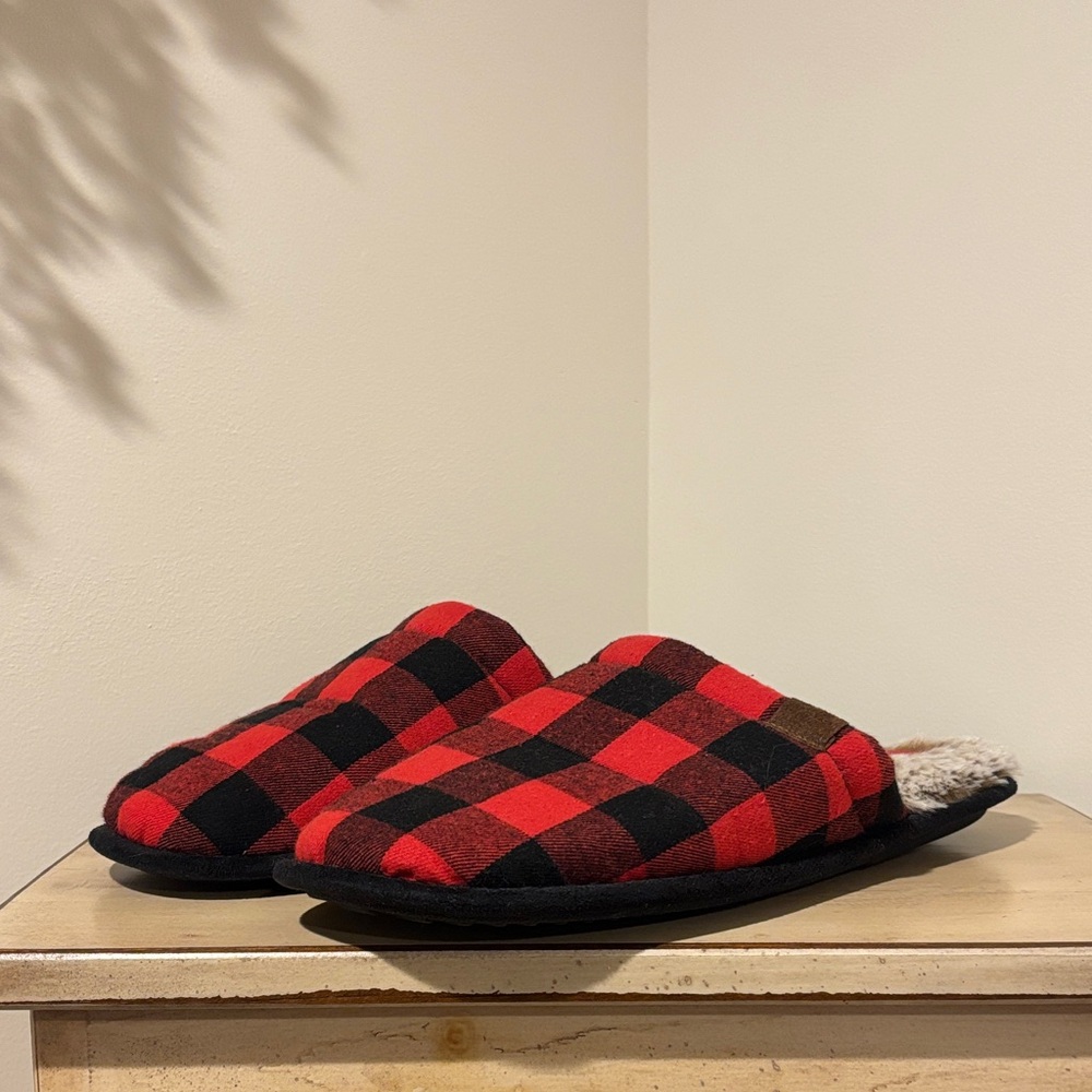 Wondershop plaid slippers